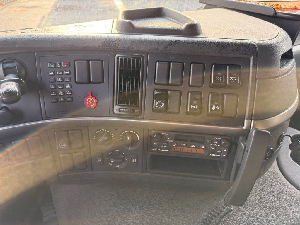 Camion à rideaux coulissants Volvo FM260 EURO 3: photos 18