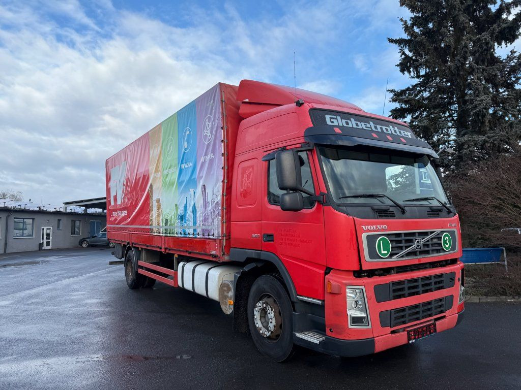 Volvo FM260 EURO 3 - Camion à rideaux coulissants: photos 2 Volvo FM260 EURO 3 - Camion à rideaux coulissants: photos 2