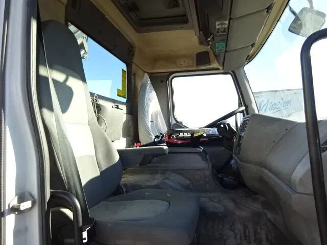 Crédit-bail de Renault Premium 370 dci - 6x2 - container system - crane/grue Renault Premium 370 dci - 6x2 - container system - crane/grue: photos 8 Crédit-bail de Renault Premium 370 dci - 6x2 - container system - crane/grue Renault Premium 370 dci - 6x2 - container system - crane/grue: photos 8