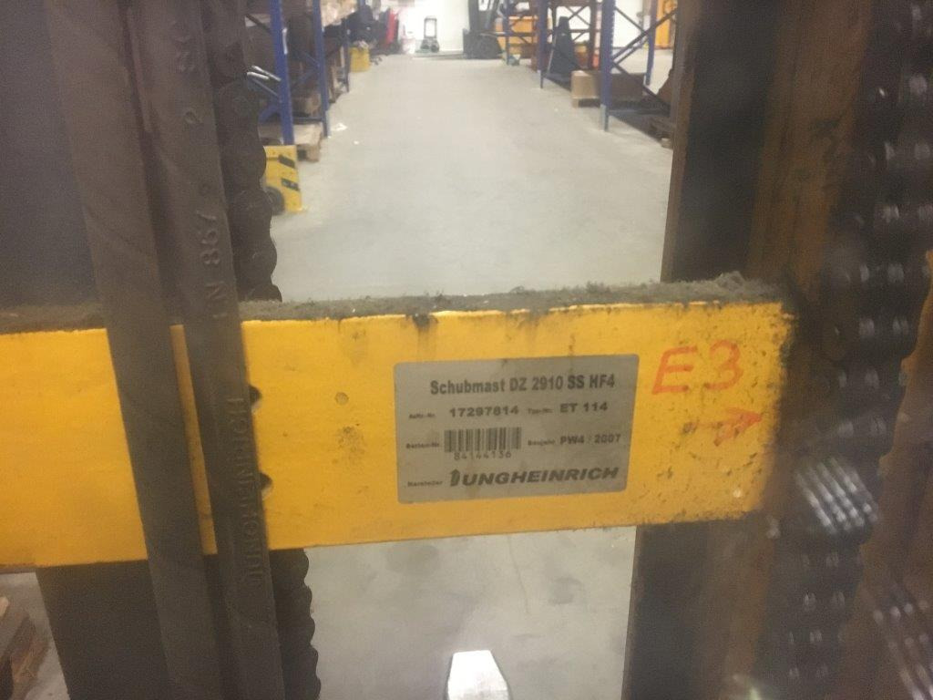 Chariot à mât rétractable Reach truck Jungheinrich ETV 114: photos 7