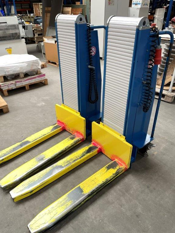 Two electric pallet lifters Butler 1200 - Transpalette: photos 1 Two electric pallet lifters Butler 1200 - Transpalette: photos 1