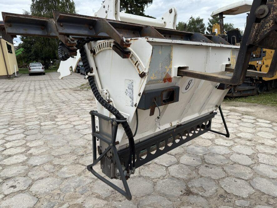 Bomag BW174  - Epandeur de sable pour Véhicule de voirie/ Spécial: photos 1 Bomag BW174  - Epandeur de sable pour Véhicule de voirie/ Spécial: photos 1
