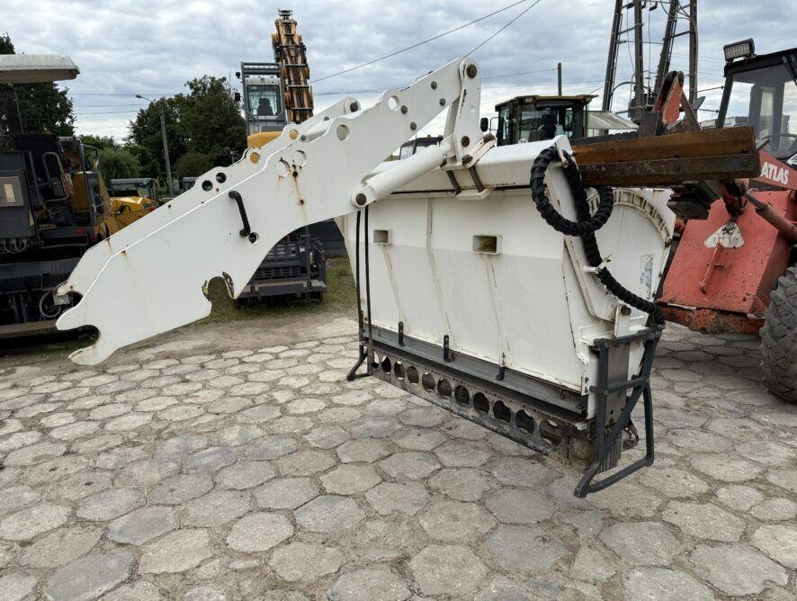 Bomag BW174  - Epandeur de sable pour Véhicule de voirie/ Spécial: photos 2 Bomag BW174  - Epandeur de sable pour Véhicule de voirie/ Spécial: photos 2