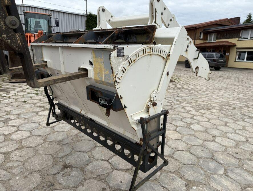Bomag BW174  - Epandeur de sable pour Véhicule de voirie/ Spécial: photos 5 Bomag BW174  - Epandeur de sable pour Véhicule de voirie/ Spécial: photos 5