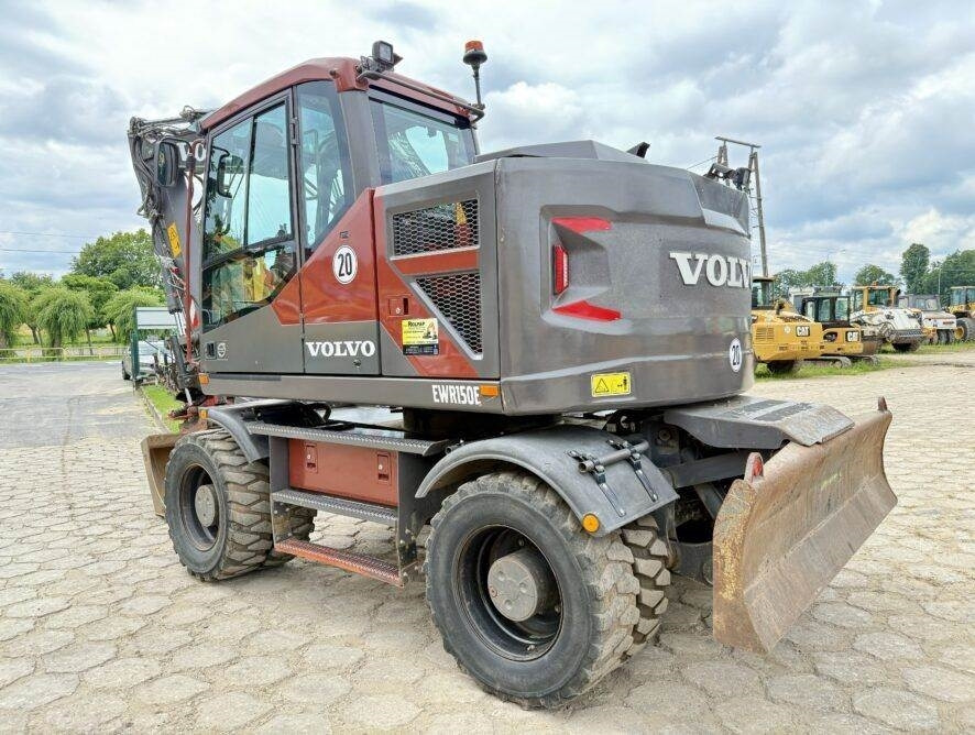 Volvo EWR150E  - Pelle sur pneus: photos 1 Volvo EWR150E  - Pelle sur pneus: photos 1