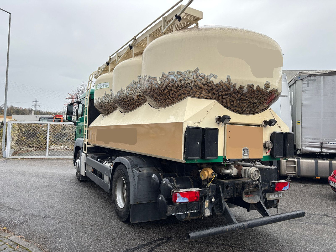 MAN TGS 18.440 Silo/Waage/Kompressor/40m Schlauch - Camion citerne: photos 4 MAN TGS 18.440 Silo/Waage/Kompressor/40m Schlauch - Camion citerne: photos 4