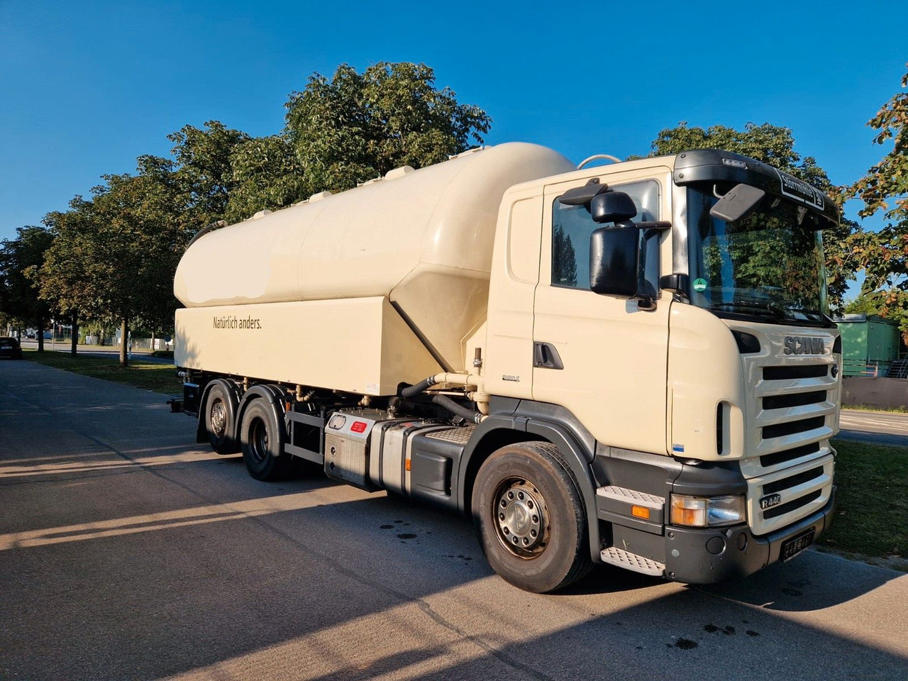Scania R440 31m³ SILO 4 Kammer/Retarder/Kompressor/Lift - Camion citerne: photos 2 Scania R440 31m³ SILO 4 Kammer/Retarder/Kompressor/Lift - Camion citerne: photos 2