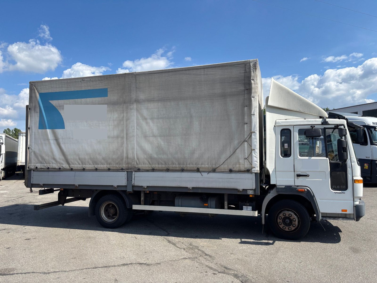 Volvo FL6 Klima/Luftfederung - Utilitaire rideaux coulissants (PLSC): photos 3 Volvo FL6 Klima/Luftfederung - Utilitaire rideaux coulissants (PLSC): photos 3