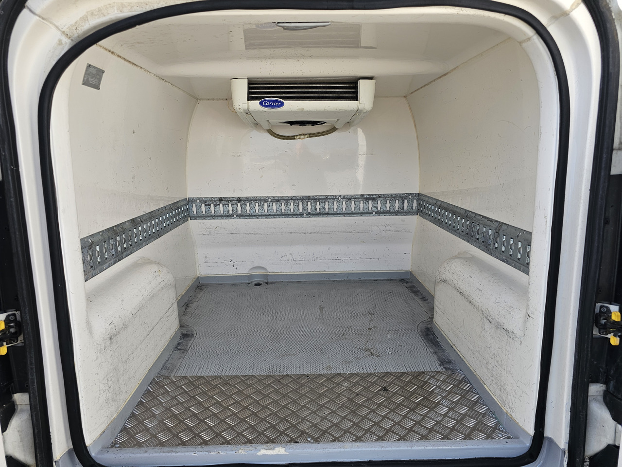 Fiat Doblo chlodnia mroznia carrier +230v - 18 C euro5 - Utilitaire frigorifique: photos 4 Fiat Doblo chlodnia mroznia carrier +230v - 18 C euro5 - Utilitaire frigorifique: photos 4