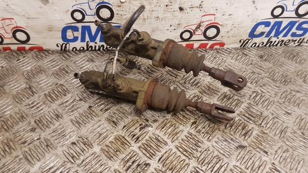 Case 856 Xl, 844 Xl, 745 Xl, 743 Xl Brake Master Cylinders 1287846c91, 226301a1 - Cylindre de frein pour Tracteur agricole: photos 1 Case 856 Xl, 844 Xl, 745 Xl, 743 Xl Brake Master Cylinders 1287846c91, 226301a1 - Cylindre de frein pour Tracteur agricole: photos 1