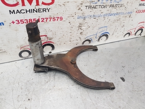 Case International 956, 1056 Rear Axle Differential Fork 3230701r91, 2706178r93 - Essieu arrière pour Tracteur agricole: photos 4 Case International 956, 1056 Rear Axle Differential Fork 3230701r91, 2706178r93 - Essieu arrière pour Tracteur agricole: photos 4