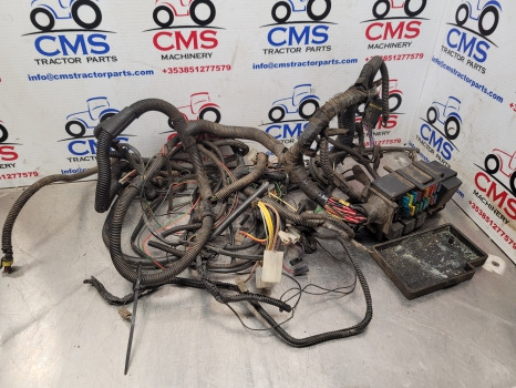 Case Jx80 Upgrade Tier 2 Cab Wiring Loom Cab Wiring Loom, Fuse Box - Câble/ Fil: photos 2 Case Jx80 Upgrade Tier 2 Cab Wiring Loom Cab Wiring Loom, Fuse Box - Câble/ Fil: photos 2