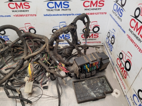 Case Jx80 Upgrade Tier 2 Cab Wiring Loom Cab Wiring Loom, Fuse Box - Câble/ Fil: photos 3 Case Jx80 Upgrade Tier 2 Cab Wiring Loom Cab Wiring Loom, Fuse Box - Câble/ Fil: photos 3