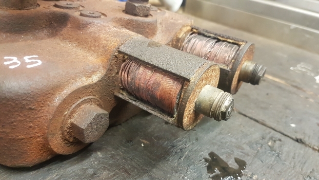 Valve hydraulique pour Tracteur agricole Case Maxxum Mx, Magnum 7000 Series Mx110 Hydraulic Hitch Valve Body 199107a1: photos 9
