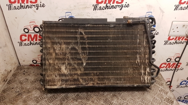 Case New Holland Tm Mxm 120 Condenser Radiator 82019425; 82023592; 82033407 - Condenseur pour Tracteur agricole: photos 1 Case New Holland Tm Mxm 120 Condenser Radiator 82019425; 82023592; 82033407 - Condenseur pour Tracteur agricole: photos 1