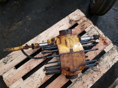 Caterpillar Th62, Clark Hurth, Manitou Front Axle Centre Housing, Steering Ram - Essieu avant: photos 1 Caterpillar Th62, Clark Hurth, Manitou Front Axle Centre Housing, Steering Ram - Essieu avant: photos 1