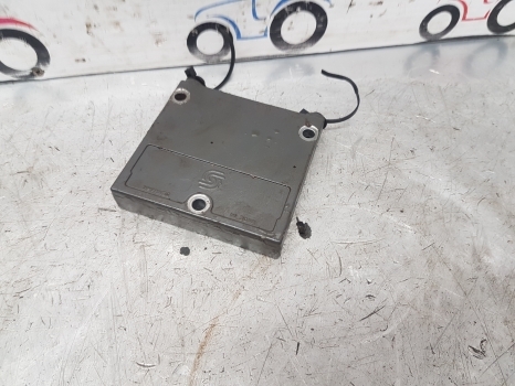 Claas Arion 640 500, 600 Axion 800 Series Spool Valve End Plate 0011361980 - Valve hydraulique pour Tracteur agricole: photos 2 Claas Arion 640 500, 600 Axion 800 Series Spool Valve End Plate 0011361980 - Valve hydraulique pour Tracteur agricole: photos 2