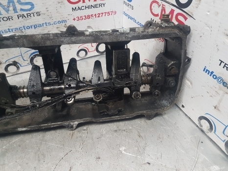 Claas Arion 640 Axion A09, A19, A30, A31 Engine Rocker Arm Housing 0011376510 - Moteur et pièces pour Tracteur agricole: photos 4 Claas Arion 640 Axion A09, A19, A30, A31 Engine Rocker Arm Housing 0011376510 - Moteur et pièces pour Tracteur agricole: photos 4