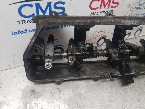Claas Arion 640 Axion A09, A19, A30, A31 Engine Rocker Arm Housing 0011376510 - Moteur et pièces pour Tracteur agricole: photos 2 Claas Arion 640 Axion A09, A19, A30, A31 Engine Rocker Arm Housing 0011376510 - Moteur et pièces pour Tracteur agricole: photos 2