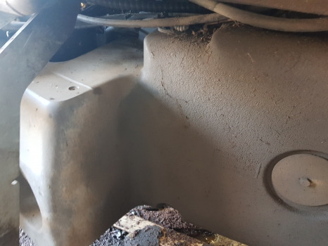 Deutz Agrotron M620 Fuel Tank 0.018.5344.3/10, 04438227/20 - Réservoir de carburant: photos 4 Deutz Agrotron M620 Fuel Tank 0.018.5344.3/10, 04438227/20 - Réservoir de carburant: photos 4