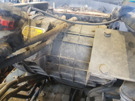 Deutz Agrotron M620, M610,ttv610, Air Filter Housing 0.013.9314.4, 0.016.8272.4 - Système d'admission d'air: photos 2 Deutz Agrotron M620, M610,ttv610, Air Filter Housing 0.013.9314.4, 0.016.8272.4 - Système d'admission d'air: photos 2