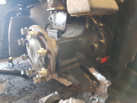 Deutz Agrotron M620 Rear Axle Hub Complete Rhs 0.900.0955.0, 0.900.1363.9 - Essieu arrière: photos 1 Deutz Agrotron M620 Rear Axle Hub Complete Rhs 0.900.0955.0, 0.900.1363.9 - Essieu arrière: photos 1