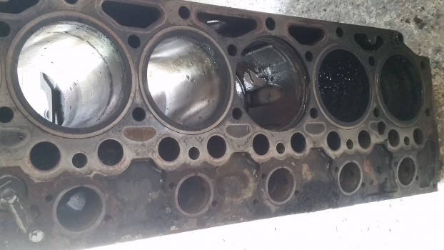 Deutz Agrotron New, Mk3 Lamborghini R6 Ser 150.7 Engine Block Crankcase 04282825 - Carter pour Tracteur agricole: photos 4 Deutz Agrotron New, Mk3 Lamborghini R6 Ser 150.7 Engine Block Crankcase 04282825 - Carter pour Tracteur agricole: photos 4
