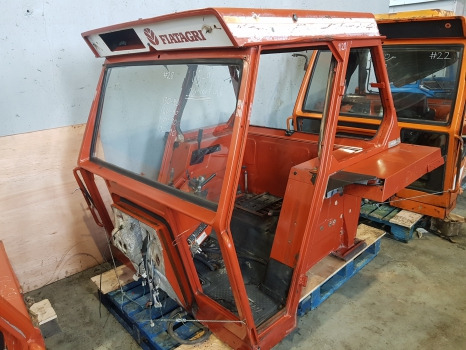 Fiat 115-90, 130-90, 140-90, 160-90, 180-90 Cs22 Comfort Cab N28 - Cabine: photos 1 Fiat 115-90, 130-90, 140-90, 160-90, 180-90 Cs22 Comfort Cab N28 - Cabine: photos 1