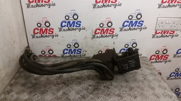 Ford 30, 10 S 4630 Danfoss Steering Motor Valve 83986295, E9223a244ba, 150n1260 - Commande de gouvernail pour Tracteur agricole: photos 1 Ford 30, 10 S 4630 Danfoss Steering Motor Valve 83986295, E9223a244ba, 150n1260 - Commande de gouvernail pour Tracteur agricole: photos 1