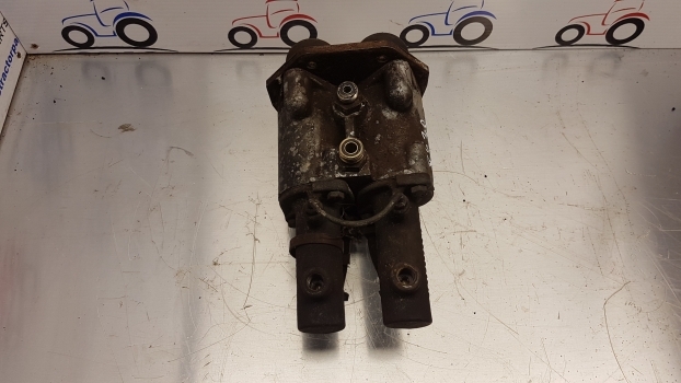 Ford 30 , 70 And Fiat G Series Brake Master Cylinders E9nn2a064ae - Cylindre de frein pour Tracteur agricole: photos 2 Ford 30 , 70 And Fiat G Series Brake Master Cylinders E9nn2a064ae - Cylindre de frein pour Tracteur agricole: photos 2