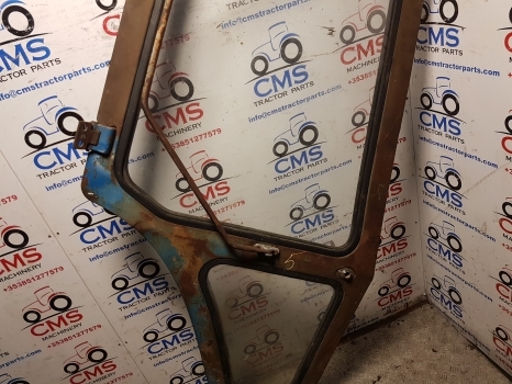 Ford 4600, 7710, 6600 Tw20, Tw20 Q Cab Door Right Assembly D8nn9420124bc - Portière et pièces pour Tracteur agricole: photos 3 Ford 4600, 7710, 6600 Tw20, Tw20 Q Cab Door Right Assembly D8nn9420124bc - Portière et pièces pour Tracteur agricole: photos 3