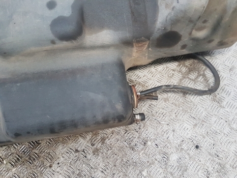 Ford 5610, 6610, 6810, 7410 Sq Cab Fuel Tank E6nn9002ba, E4nn9002ad, 83960241 - Réservoir de carburant pour Tracteur agricole: photos 4 Ford 5610, 6610, 6810, 7410 Sq Cab Fuel Tank E6nn9002ba, E4nn9002ad, 83960241 - Réservoir de carburant pour Tracteur agricole: photos 4