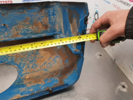 Carrosserie et extérieur Ford 8340, 7840, 8230 Nose Cone Assy 82002576, 82005627: photos 9 Carrosserie et extérieur Ford 8340, 7840, 8230 Nose Cone Assy 82002576, 82005627: photos 9