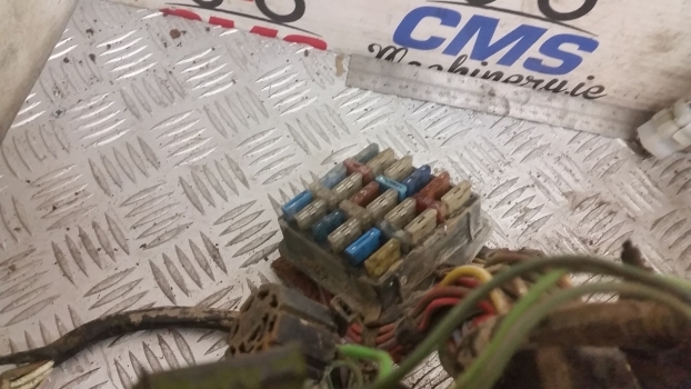 Ford Digger, Backhoe Loader 655, 550, 555 Fuse Box With Cab Electrical Wiring - Câble/ Fil pour Tractopelle: photos 3 Ford Digger, Backhoe Loader 655, 550, 555 Fuse Box With Cab Electrical Wiring - Câble/ Fil pour Tractopelle: photos 3