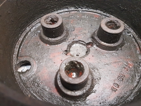 Ford Front Axle Hub Plate Hat 4472451020 - Moyeu pour Tracteur agricole: photos 2 Ford Front Axle Hub Plate Hat 4472451020 - Moyeu pour Tracteur agricole: photos 2