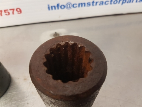Ford New Holland 40, Ts Series Ts90, 8240 Fwd Splined Coupling Pair 82006339 - Essieu avant pour Tracteur agricole: photos 5 Ford New Holland 40, Ts Series Ts90, 8240 Fwd Splined Coupling Pair 82006339 - Essieu avant pour Tracteur agricole: photos 5