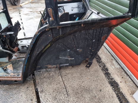 Cabine Ford New Holland 7740, 8240, 8340, 40 Series, Cab Frame 82005321: photos 9