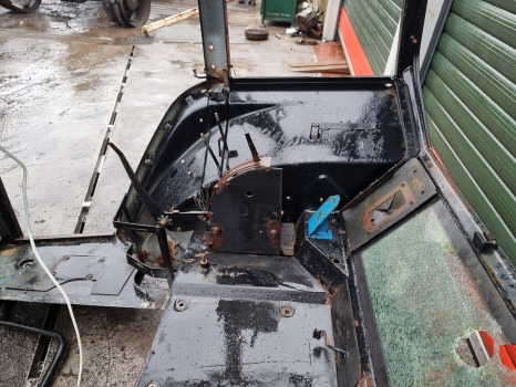 Cabine Ford New Holland 7740, 8240, 8340, 40 Series, Cab Frame 82005321: photos 10