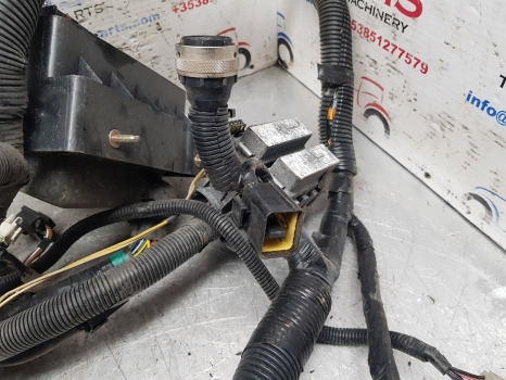 Câble/ Fil Ford New Holland Fiat 60, M S 8360, M115 Cab Wiring Loom Dual Command 82015343: photos 10