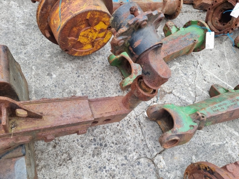 International Case 885xl, 884 85, 84 Xl Ser Front Axle With Boster 3121167r2 - Essieu et pièces: photos 4 International Case 885xl, 884 85, 84 Xl Ser Front Axle With Boster 3121167r2 - Essieu et pièces: photos 4