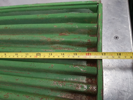 John Deere 1830, 2030, 2130, 2440, 2640 Side Grille, Grill Panel Ar72950 - Calandre: photos 5 John Deere 1830, 2030, 2130, 2440, 2640 Side Grille, Grill Panel Ar72950 - Calandre: photos 5