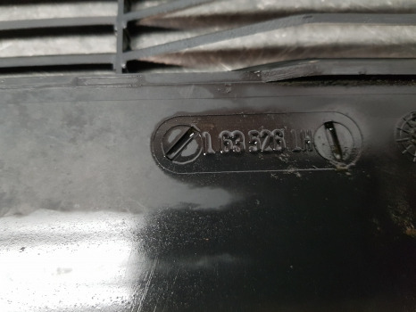 John Deere 2250, 2450, 2650, 2850 Side Panel Grill, Grille Lhs L63526 - Calandre: photos 5 John Deere 2250, 2450, 2650, 2850 Side Panel Grill, Grille Lhs L63526 - Calandre: photos 5