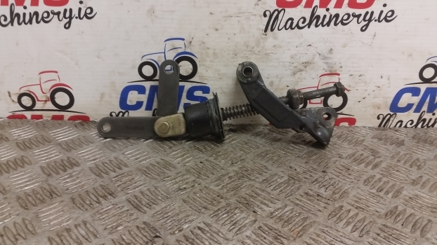 Landini Mythos Series Mythos 115 Brake Pedal Lever Assembly 3304805m92 - Pièces de frein pour Tracteur agricole: photos 1 Landini Mythos Series Mythos 115 Brake Pedal Lever Assembly 3304805m92 - Pièces de frein pour Tracteur agricole: photos 1