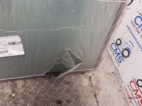 Massey Ferguson 200, 300, 600, Landini Cab Windshield 3301875m1, 3301875m3 - Fenêtre et pièces pour Tracteur agricole: photos 5 Massey Ferguson 200, 300, 600, Landini Cab Windshield 3301875m1, 3301875m3 - Fenêtre et pièces pour Tracteur agricole: photos 5