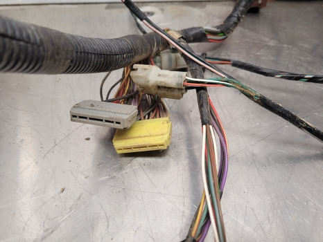 Massey Ferguson 4355, 4255, 4245 Cab Roof Wiring Loom Roof Wiring Loom - Câble/ Fil: photos 4 Massey Ferguson 4355, 4255, 4245 Cab Roof Wiring Loom Roof Wiring Loom - Câble/ Fil: photos 4