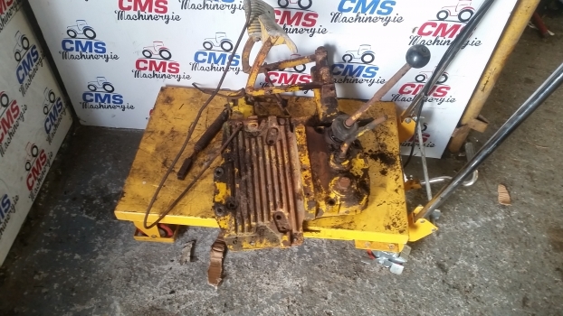 Massey Ferguson 50 B Transmission Control Shift Cover Plate Assembly 881510m1 - Transmission pour Tractopelle: photos 2 Massey Ferguson 50 B Transmission Control Shift Cover Plate Assembly 881510m1 - Transmission pour Tractopelle: photos 2