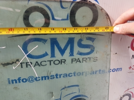Massey Ferguson 50 Hx Cab Side Rear Glass Left. - Fenêtre et pièces pour Tractopelle: photos 2 Massey Ferguson 50 Hx Cab Side Rear Glass Left. - Fenêtre et pièces pour Tractopelle: photos 2
