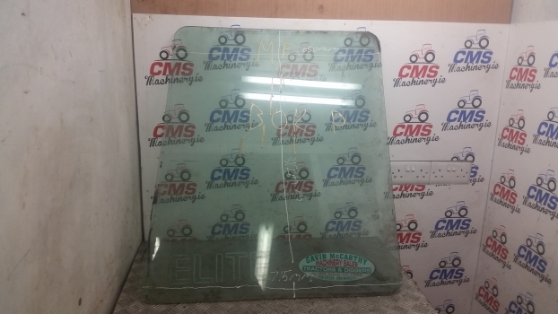 Massey Ferguson 50 Hx Cab Side Rear Glass Right - Fenêtre et pièces pour Tractopelle: photos 1 Massey Ferguson 50 Hx Cab Side Rear Glass Right - Fenêtre et pièces pour Tractopelle: photos 1