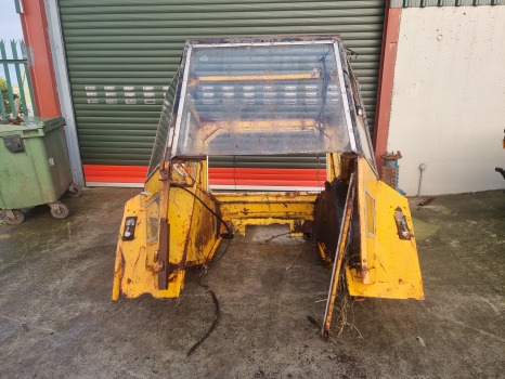 Massey Ferguson 50b, 50 Series, Cab Frame With Doors And Glasses 50b, 50amd - Cabine: photos 3 Massey Ferguson 50b, 50 Series, Cab Frame With Doors And Glasses 50b, 50amd - Cabine: photos 3