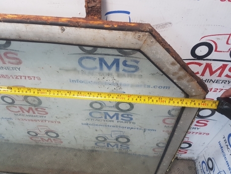 Massey Ferguson 50b Cab Rear Window Assy Mf50b - Fenêtre et pièces pour Tractopelle: photos 2 Massey Ferguson 50b Cab Rear Window Assy Mf50b - Fenêtre et pièces pour Tractopelle: photos 2